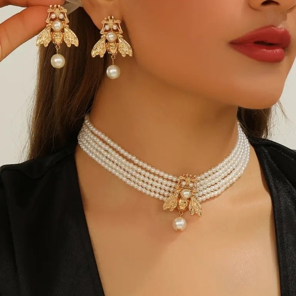 Elegant Gold and Pearl Jewelry Set